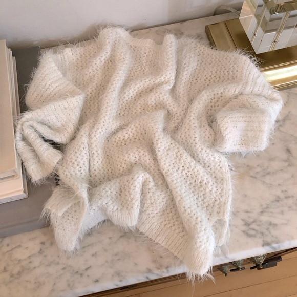 Abercrombie Kids Girl’s Sweater Winter White Silver Sparkle Thread EC - Picture 2 of 12